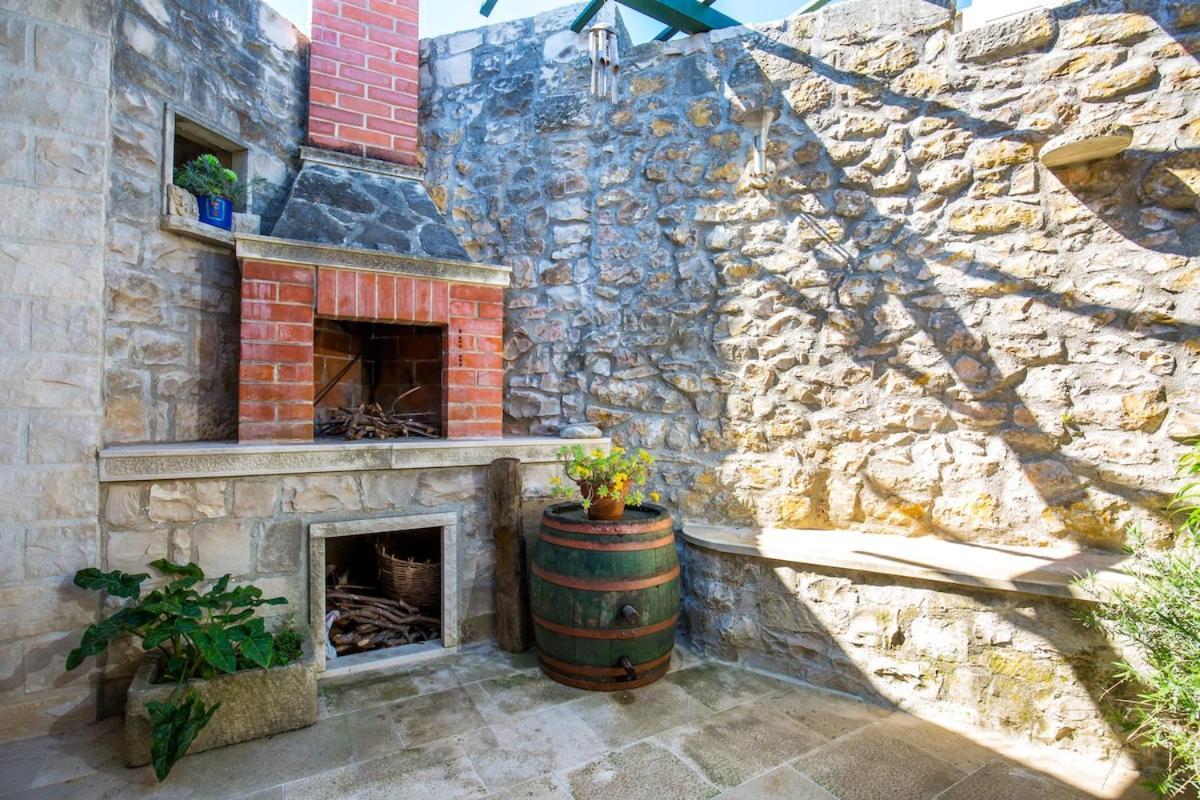 Visilo Stone House Βίλα Pucisca Εξωτερικό φωτογραφία