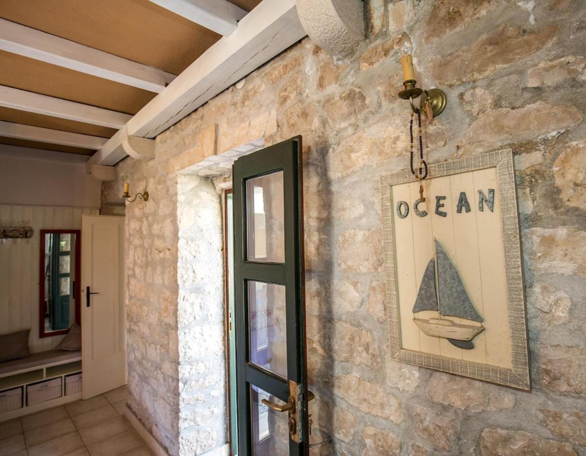 Visilo Stone House Βίλα Pucisca Εξωτερικό φωτογραφία